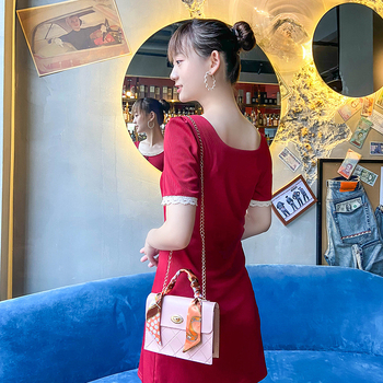 Vanjska trgovina Mala torba za žene 2025 Nova modna čista boja Reljefna torba Mala četvrtasta torba Lančana torba Crossbody Ručno izrađena torba Veleprodaja