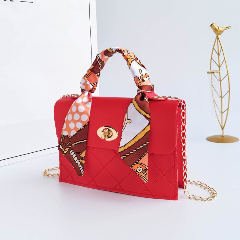 Vanjska trgovina Mala torba za žene 2025 Nova modna čista boja Reljefna torba Mala četvrtasta torba Lančana torba Crossbody Ručno izrađena torba Veleprodaja