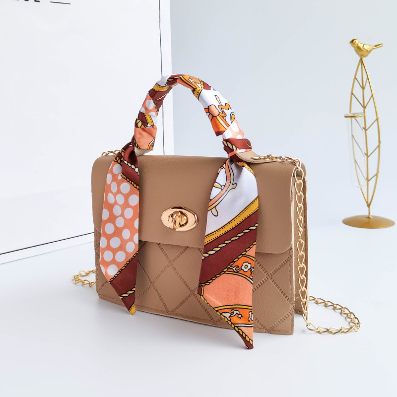 Vanjska trgovina Mala torba za žene 2025 Nova modna čista boja Reljefna torba Mala četvrtasta torba Lančana torba Crossbody Ručno izrađena torba Veleprodaja