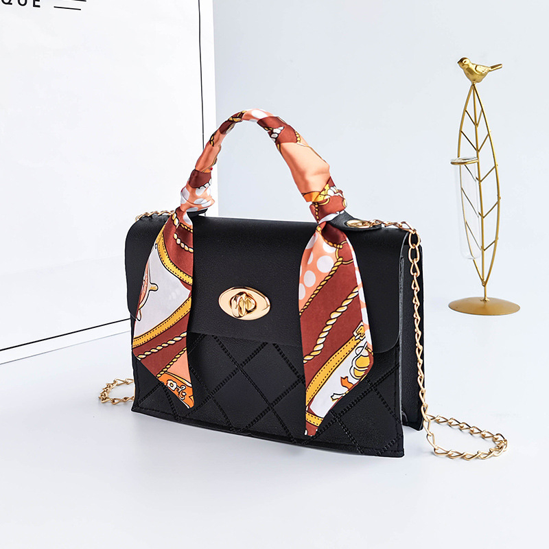 Vanjska trgovina Mala torba za žene 2025 Nova modna čista boja Reljefna torba Mala četvrtasta torba Lančana torba Crossbody Ručno izrađena torba Veleprodaja