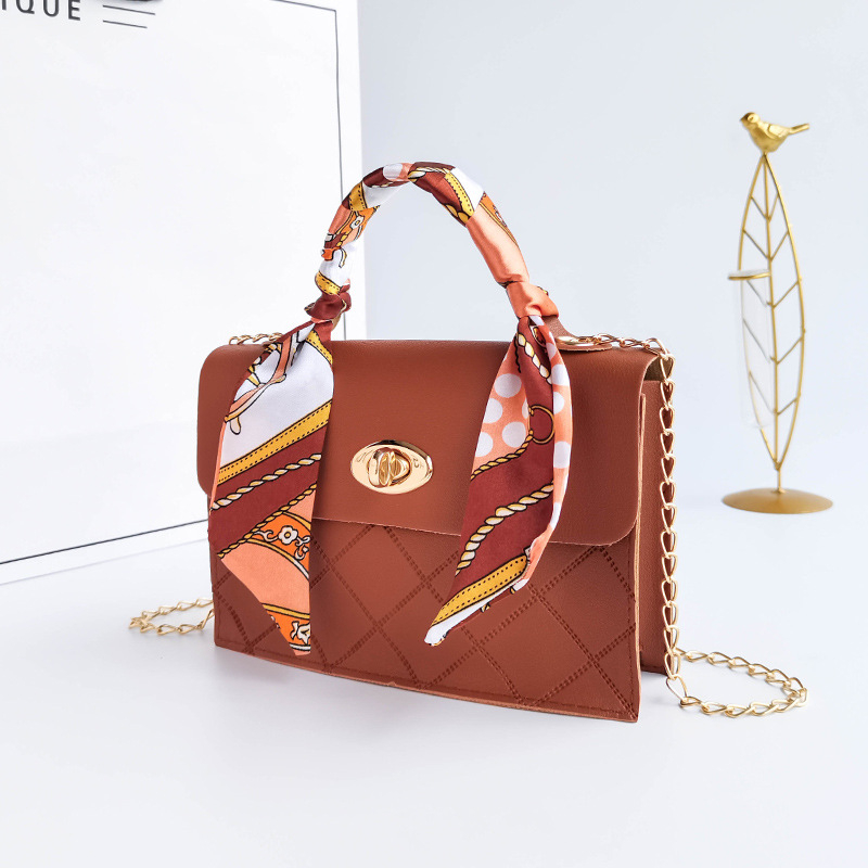 Vanjska trgovina Mala torba za žene 2025 Nova modna čista boja Reljefna torba Mala četvrtasta torba Lančana torba Crossbody Ručno izrađena torba Veleprodaja