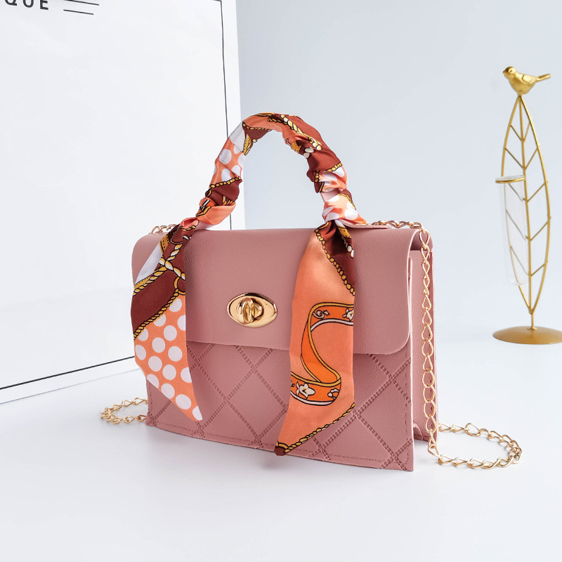 Vanjska trgovina Mala torba za žene 2025 Nova modna čista boja Reljefna torba Mala četvrtasta torba Lančana torba Crossbody Ručno izrađena torba Veleprodaja