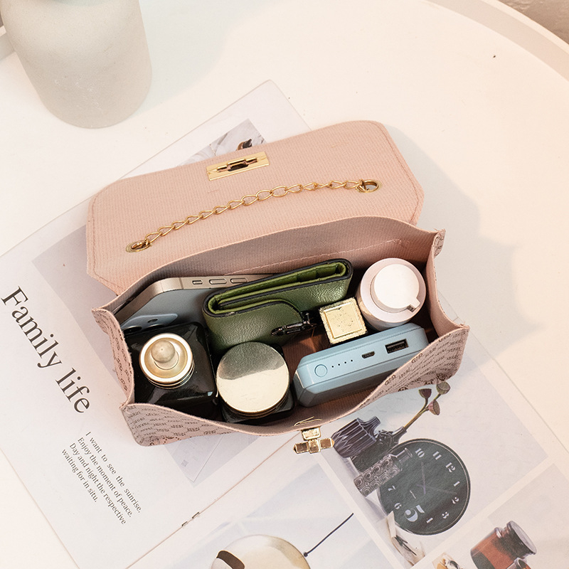 Vanjska trgovinska torba Ženska torba ženske torbe 2023 Nova modna lančana torba preko tijela Svileni šal Mala četvrtasta torba