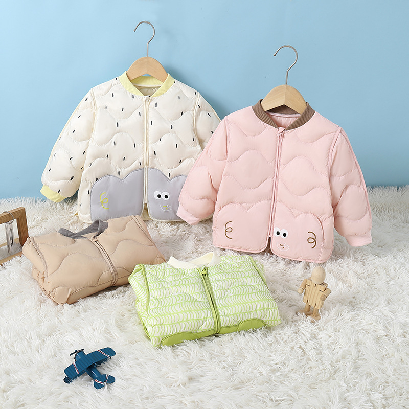 Atlaide dūnu jakām zēniem un meitenēm 2024. gada rudens un ziemas jaunā bērnu vieglā jaka mazuļiem, kas iziet ārā, baltas pīles dūnas ziemā