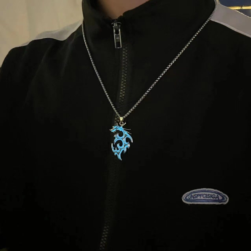 Nova Yanggang dominantna svjetleća ogrlica sa zmajem u plamenu, trendi muška, cool svjetleća ogrlica sa zmajem, modni privjesak za parove, nakit za sve uzraste