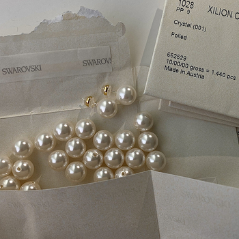 Apaļi, spēcīgi gaismas drudzis ar klasiskiem retro Shi Jia Pearl odu atbaidīšanas vīraka šķīvjiem, ausu klipšiem bez ausu caurumiem, sieviešu auskari