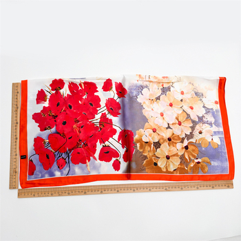 2024. aasta uus stiil elegantne kõrgekvaliteediline trükitud siidisall Korea stiilis mood 70 väikese ruuduga sall, mis sobib igasuguste naiste dekoratiivse salliga