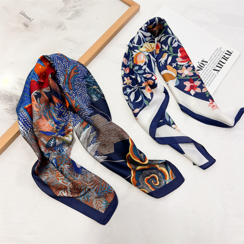 2024. aasta uus stiil elegantne kõrgekvaliteediline trükitud siidisall Korea stiilis mood 70 väikese ruuduga sall, mis sobib igasuguste naiste dekoratiivse salliga