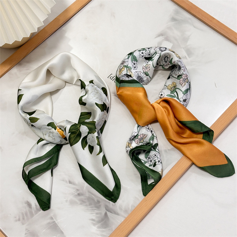 2024. aasta uus stiil elegantne kõrgekvaliteediline trükitud siidisall Korea stiilis mood 70 väikese ruuduga sall, mis sobib igasuguste naiste dekoratiivse salliga