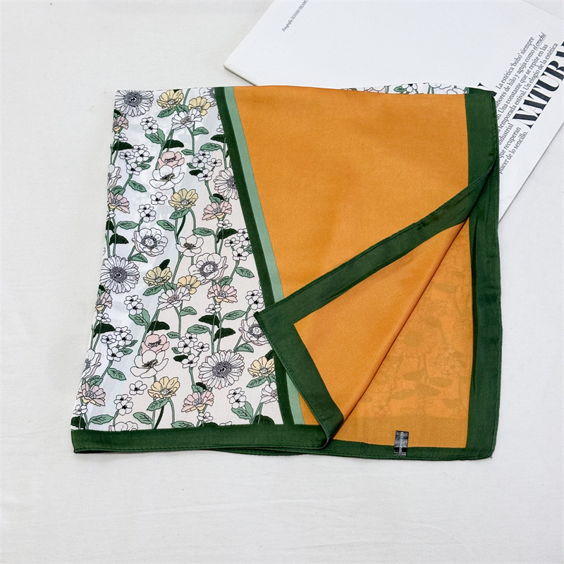 2024. aasta uus stiil elegantne kõrgekvaliteediline trükitud siidisall Korea stiilis mood 70 väikese ruuduga sall, mis sobib igasuguste naiste dekoratiivse salliga