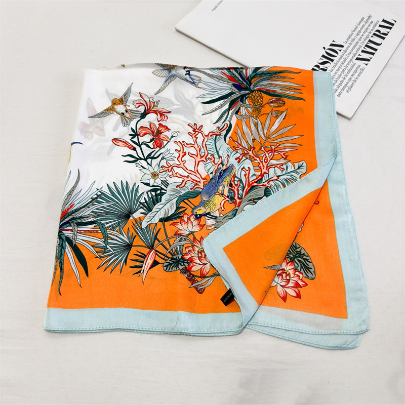 2024. aasta uus stiil elegantne kõrgekvaliteediline trükitud siidisall Korea stiilis mood 70 väikese ruuduga sall, mis sobib igasuguste naiste dekoratiivse salliga