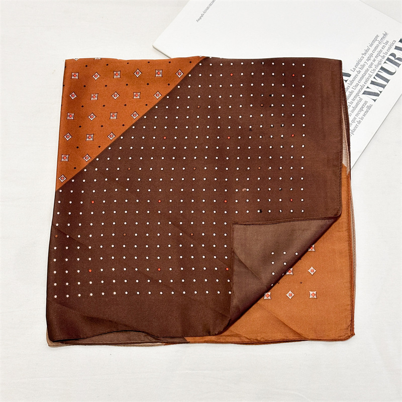 2024. aasta uus stiil elegantne kõrgekvaliteediline trükitud siidisall Korea stiilis mood 70 väikese ruuduga sall, mis sobib igasuguste naiste dekoratiivse salliga