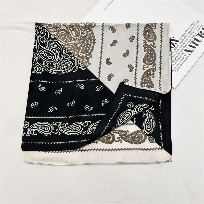 2024. aasta uus stiil elegantne kõrgekvaliteediline trükitud siidisall Korea stiilis mood 70 väikese ruuduga sall, mis sobib igasuguste naiste dekoratiivse salliga