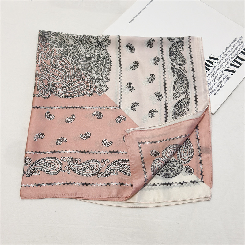 2024. aasta uus stiil elegantne kõrgekvaliteediline trükitud siidisall Korea stiilis mood 70 väikese ruuduga sall, mis sobib igasuguste naiste dekoratiivse salliga