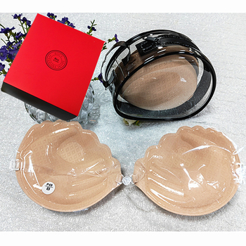 Kaheksa auguga hingav peopesaga rinnakleebis, pruudi eriline pilvetunnetusega hingav kortsudega nähtamatu rinnahoidja, väikese rinnaga ja suure rinnaga kleebiste partii