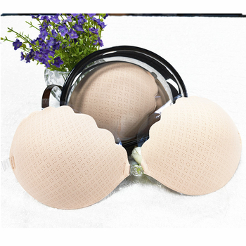 Kaheksa auguga hingav peopesaga rinnakleebis, pruudi eriline pilvetunnetusega hingav kortsudega nähtamatu rinnahoidja, väikese rinnaga ja suure rinnaga kleebiste partii