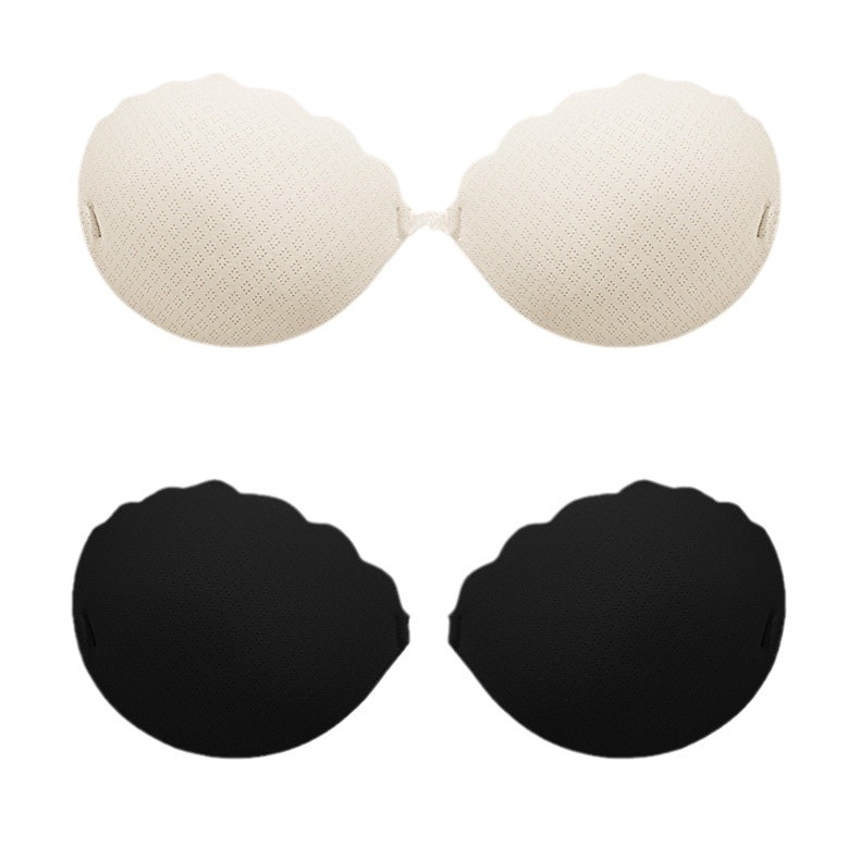 Kaheksa auguga hingav peopesaga rinnakleebis, pruudi eriline pilvetunnetusega hingav kortsudega nähtamatu rinnahoidja, väikese rinnaga ja suure rinnaga kleebiste partii