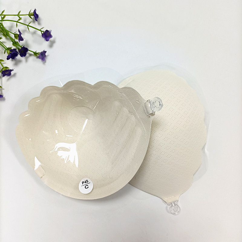 Kaheksa auguga hingav peopesaga rinnakleebis, pruudi eriline pilvetunnetusega hingav kortsudega nähtamatu rinnahoidja, väikese rinnaga ja suure rinnaga kleebiste partii