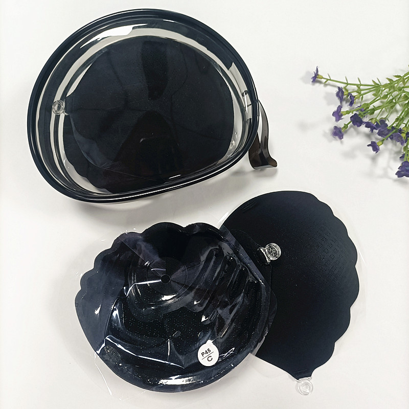 Kaheksa auguga hingav peopesaga rinnakleebis, pruudi eriline pilvetunnetusega hingav kortsudega nähtamatu rinnahoidja, väikese rinnaga ja suure rinnaga kleebiste partii