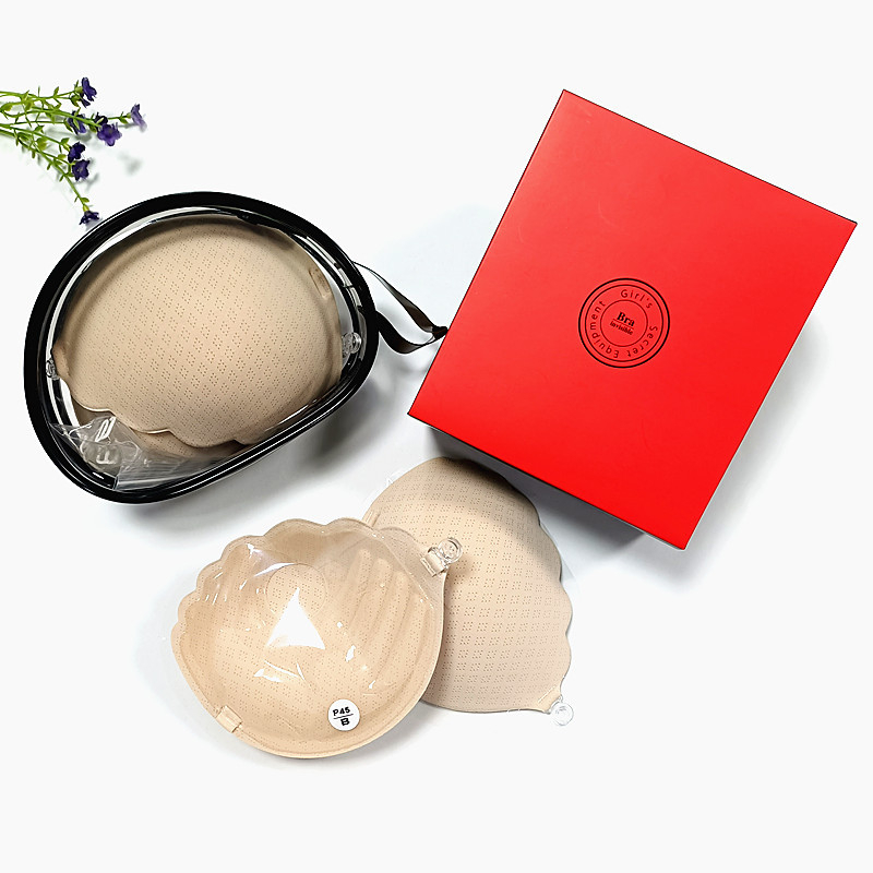 Kaheksa auguga hingav peopesaga rinnakleebis, pruudi eriline pilvetunnetusega hingav kortsudega nähtamatu rinnahoidja, väikese rinnaga ja suure rinnaga kleebiste partii