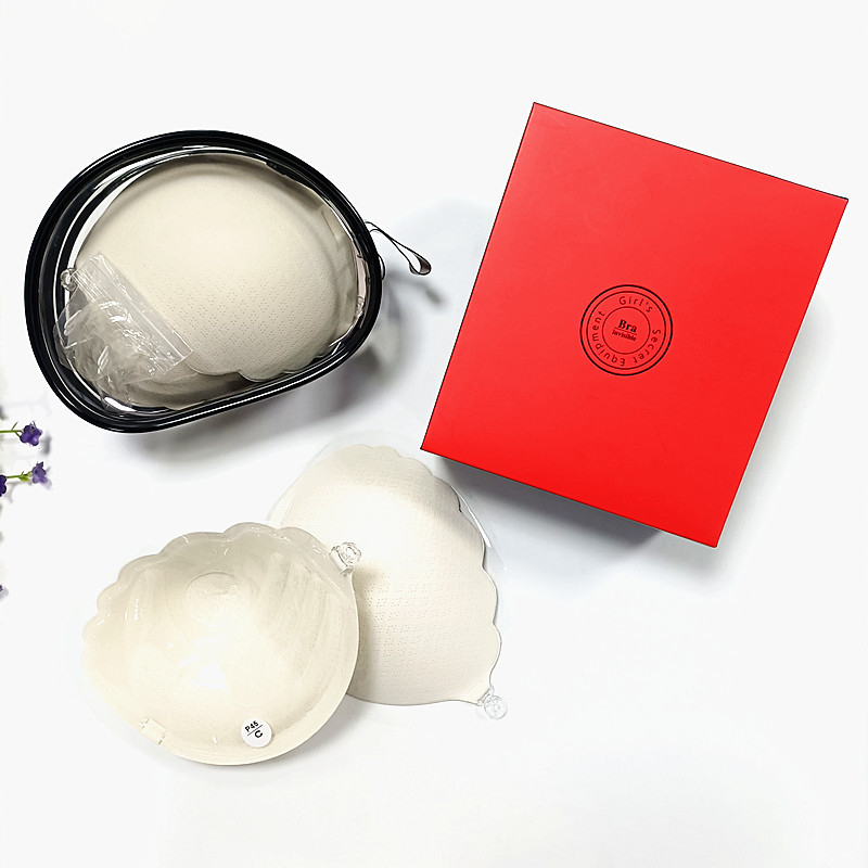 Kaheksa auguga hingav peopesaga rinnakleebis, pruudi eriline pilvetunnetusega hingav kortsudega nähtamatu rinnahoidja, väikese rinnaga ja suure rinnaga kleebiste partii