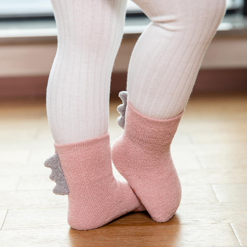 Ins Hot Style fliisvoodriga ülipaksud beebimagamissokid beebidele ja lastele põrandasokid stereo astelpaju seljaga dinosauruse ja koralli sametiga