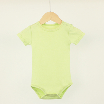 Βρεφική φόρμα με κουμπιά και κουμπιά στον αριστερό ώμο, σε καθαρό χρώμα, πλεκτό χαρέμι με κοντό μανίκι, ανοιχτούς ώμους και βαμβακερό ύφασμα