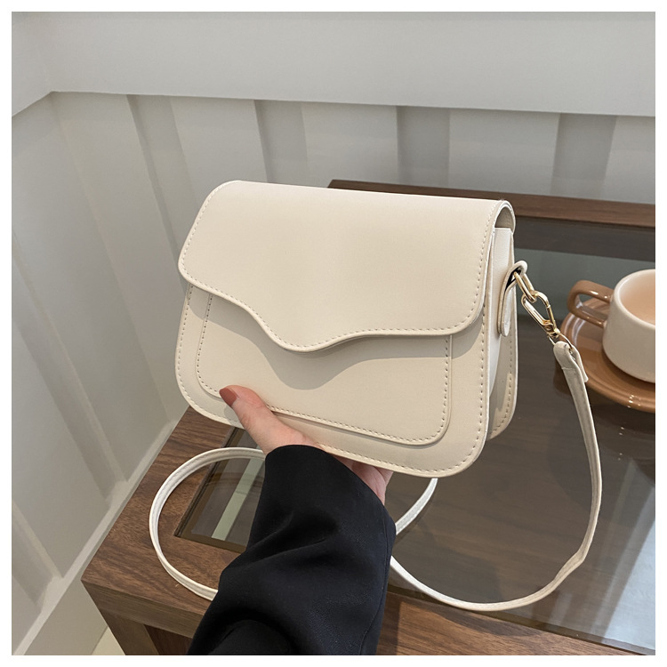 Geantă de umăr mică cu șa de înaltă calitate pentru femei, geantă crossbody cu toate potrivirile, 2024, nouă la modă, pentru comerț exterior transfrontalier