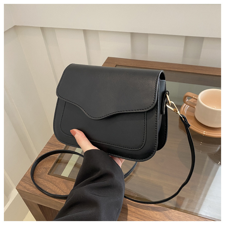 Geantă de umăr mică cu șa de înaltă calitate pentru femei, geantă crossbody cu toate potrivirile, 2024, nouă la modă, pentru comerț exterior transfrontalier