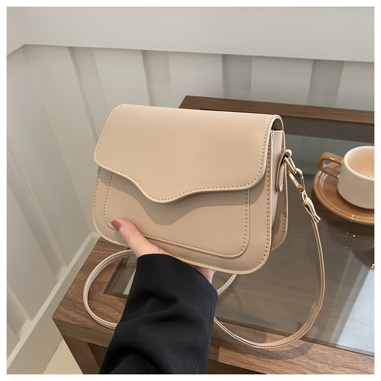 Geantă de umăr mică cu șa de înaltă calitate pentru femei, geantă crossbody cu toate potrivirile, 2024, nouă la modă, pentru comerț exterior transfrontalier