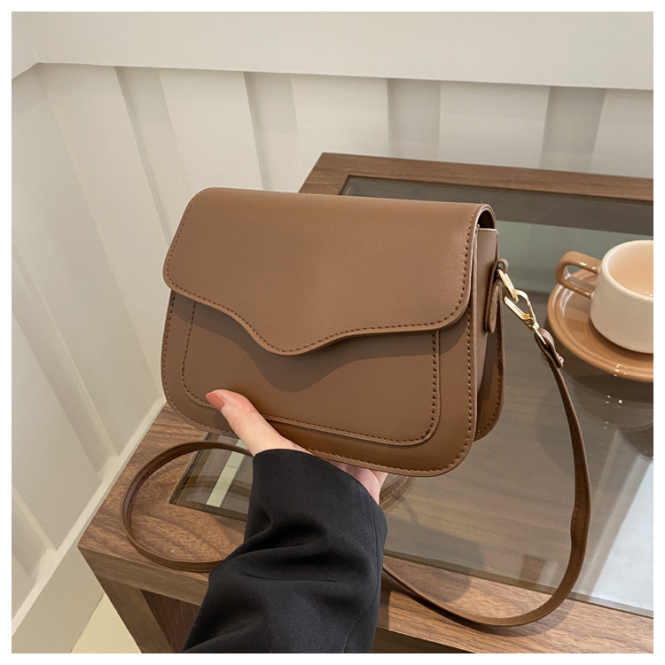 Geantă de umăr mică cu șa de înaltă calitate pentru femei, geantă crossbody cu toate potrivirile, 2024, nouă la modă, pentru comerț exterior transfrontalier