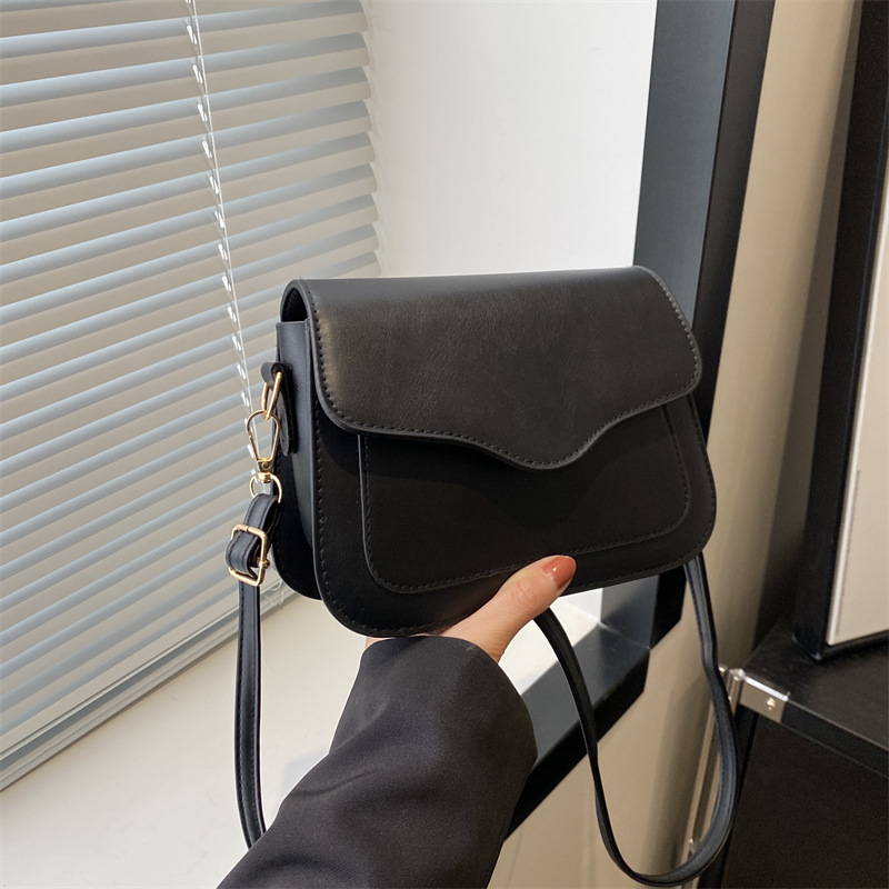 Geantă de umăr mică cu șa de înaltă calitate pentru femei, geantă crossbody cu toate potrivirile, 2024, nouă la modă, pentru comerț exterior transfrontalier