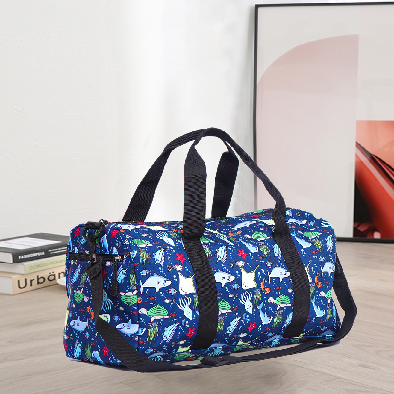 Vienkārša pārnēsājama ceļojumu soma sporta fitnesam ar lielu ietilpību, plecu soma pāri plecam, Oksfordas auduma multfilmu apdrukāta ceļojumu soma
