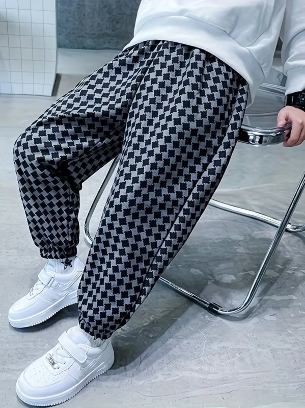 2024 Novi dječački dizajn u korejskom stilu, opušten i zgodan, udobne tanke sportske jesenske duge hlače za sve vrste sportova