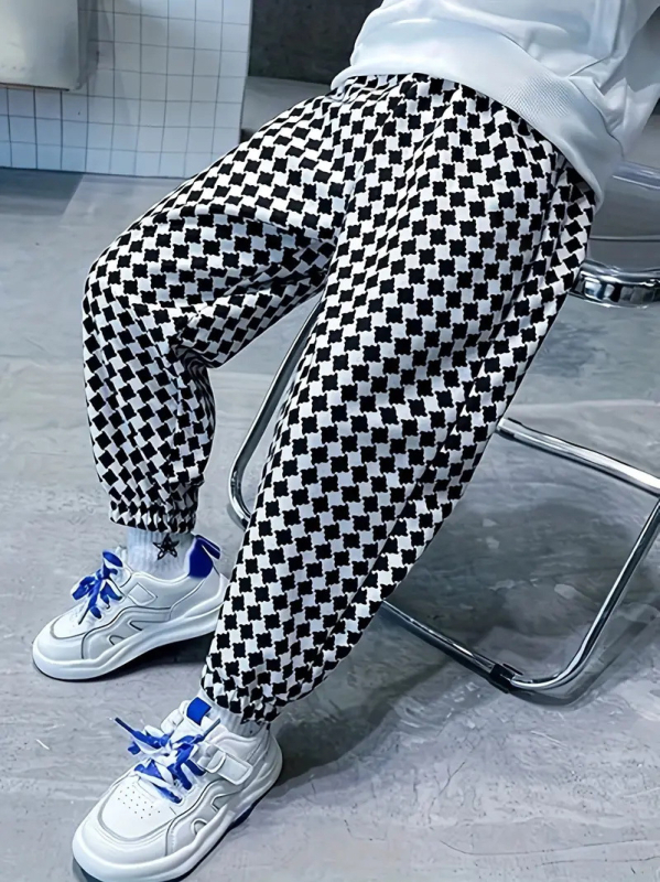 2024 Novi dječački dizajn u korejskom stilu, opušten i zgodan, udobne tanke sportske jesenske duge hlače za sve vrste sportova