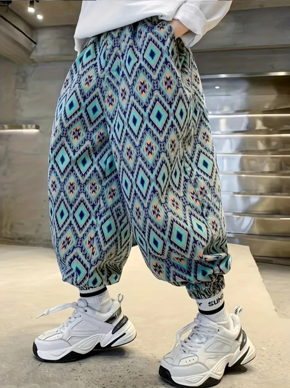 2024 Novi dječački dizajn u korejskom stilu, opušten i zgodan, udobne tanke sportske jesenske duge hlače za sve vrste sportova