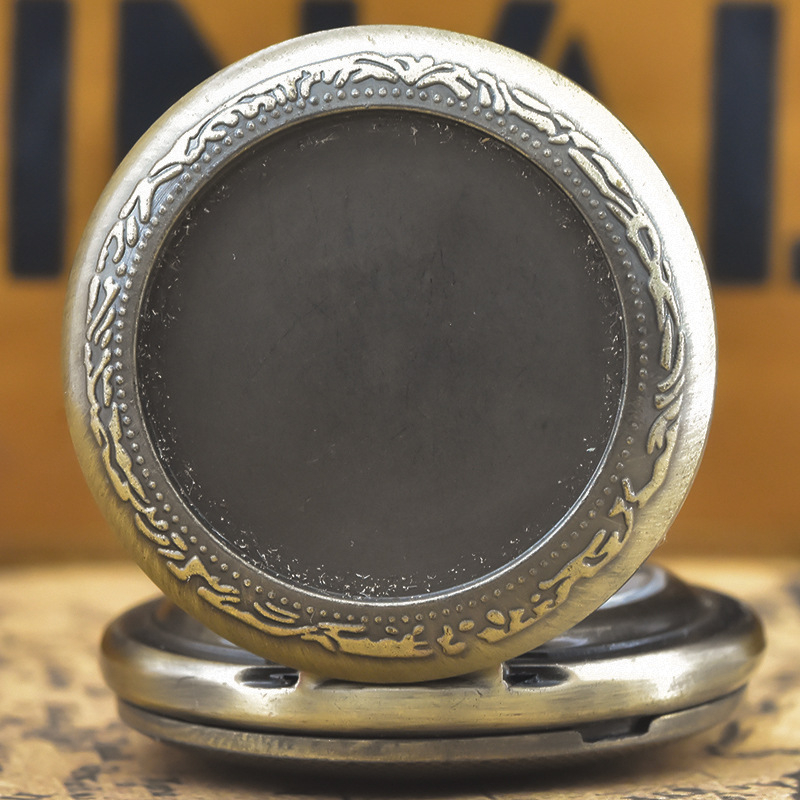 Klassikaline retro pronksist mälestuskell keskmise suurusega kaardiga moeehted aksessuaarid DIY kella pea rippuv kella ripats hulgimüük