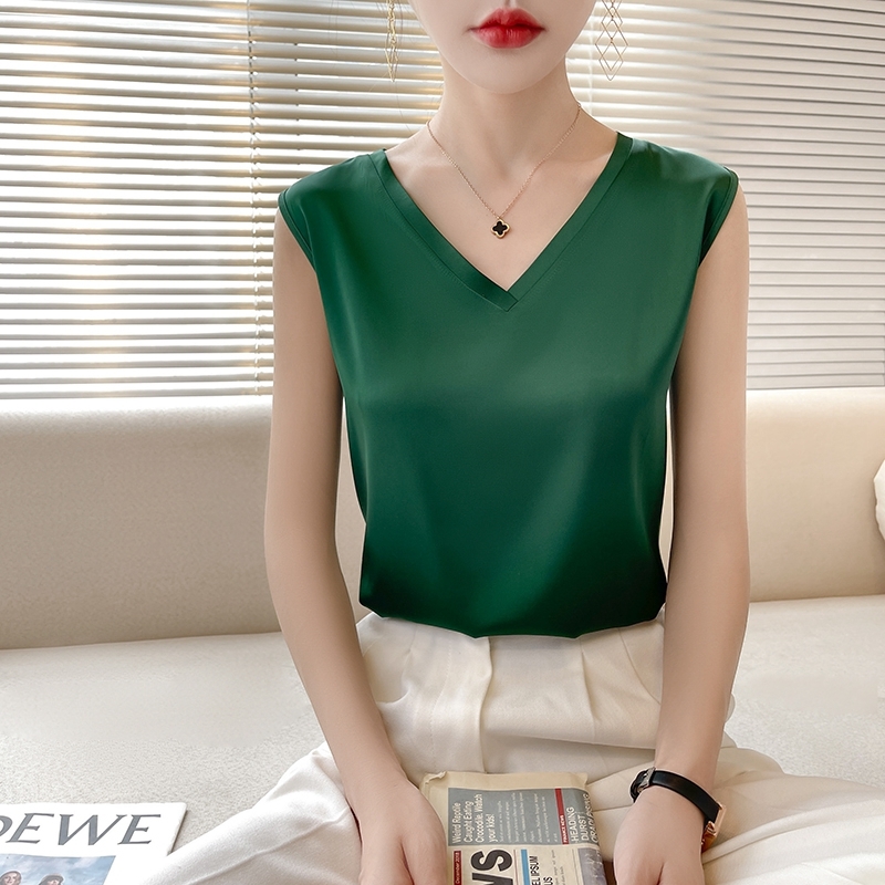 Vasarinė V formos iškirpte atlasinė palaidinė moterims su trumpu laisvu berankoviu kostiumėliu apačioje didelio dydžio palaidinė moterims