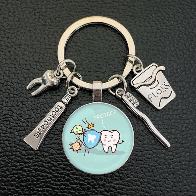 Jauns, radošs, jauks atslēgu piekariņš ar zobiem, stikla atslēgu piekariņš, personalizēts, moderns, svaigs zobu birste, zobu pasta, atslēgu piekariņš