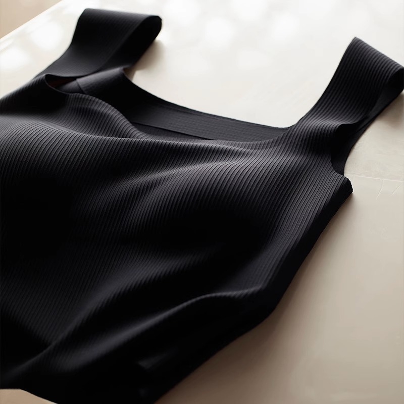 Uus kandilise kraega ja eemaldatava rinnapadjaga naiste suvine kootud lühikeste alumiste särk, ilu seljal