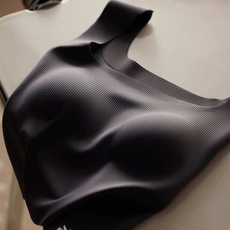 Uus kandilise kraega ja eemaldatava rinnapadjaga naiste suvine kootud lühikeste alumiste särk, ilu seljal