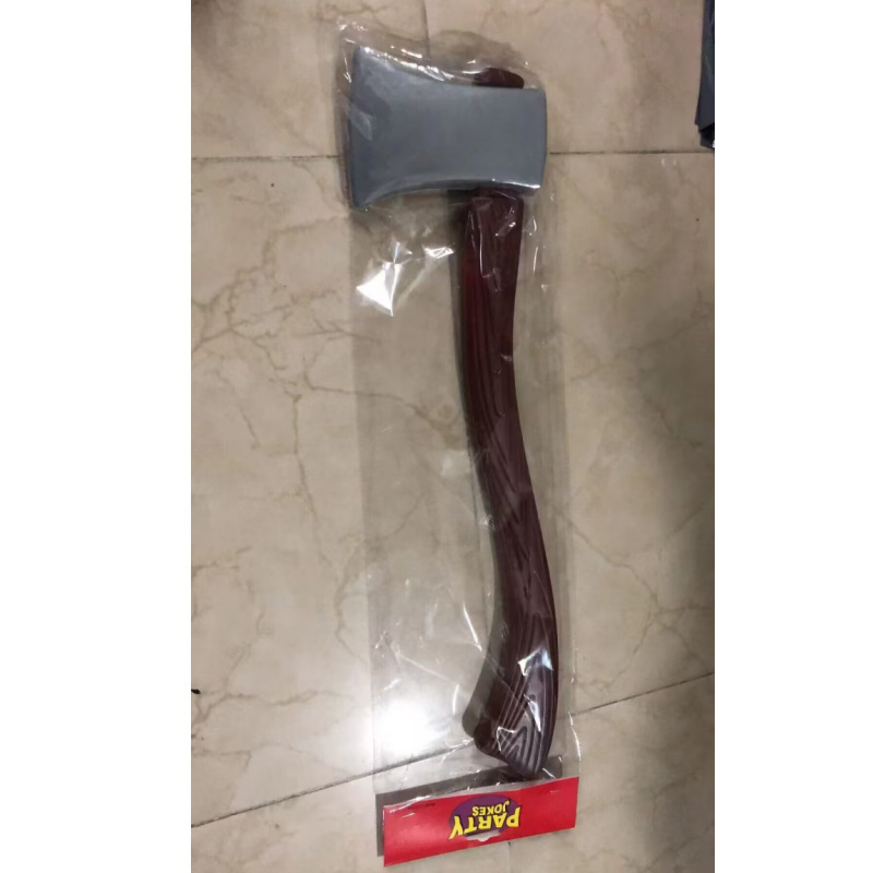 Kahemõõtmelised aksessuaarid: üle põlve ulatuvad sokid, suur kellukesekujuline krae, seksikas nahast kaelarõngas, seksika teenijanna stiilis vägivaldne seelikutugi