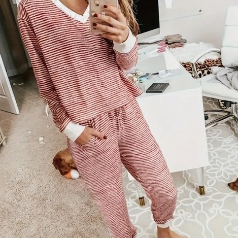 Costume casual europene și americane transfrontaliere toamna și iarna confortabile cu dungi imprimate, haine de casă, topuri și pantaloni de jogging cu mânecă lungă și decolteu în V