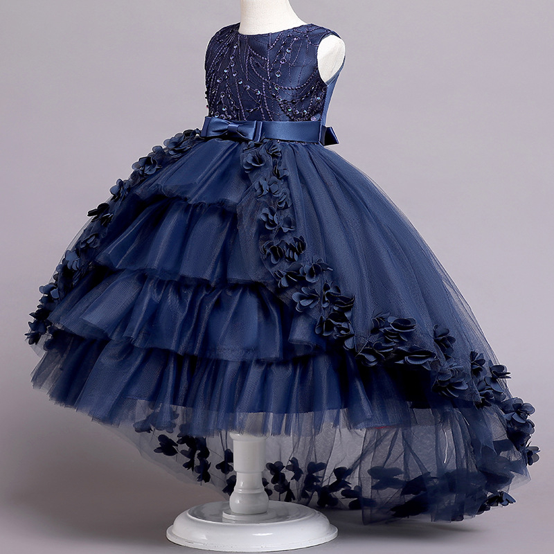 Nova dječja haljina, haljina za princezu, vjenčanica, pufnasta čipka, vučna čipka, klavirska predstava, ekskluzivna prekogranična izvedba