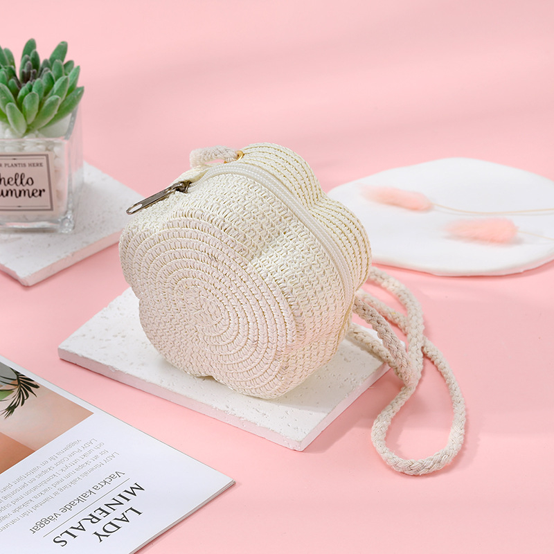 Vasaras ceļojumu salmu austa soma, ziedu austa soma sievietēm 2025. gadā, jauna, bērnu jauka salmu pludmales soma, kas pārnēsājama pie pleca pie jūras