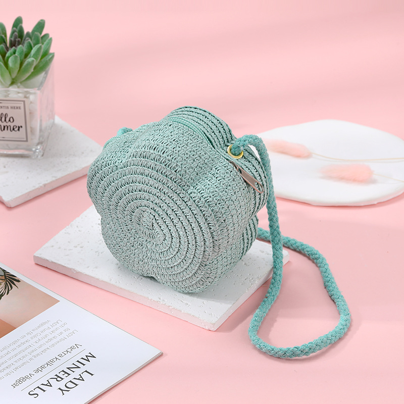 Vasaras ceļojumu salmu austa soma, ziedu austa soma sievietēm 2025. gadā, jauna, bērnu jauka salmu pludmales soma, kas pārnēsājama pie pleca pie jūras