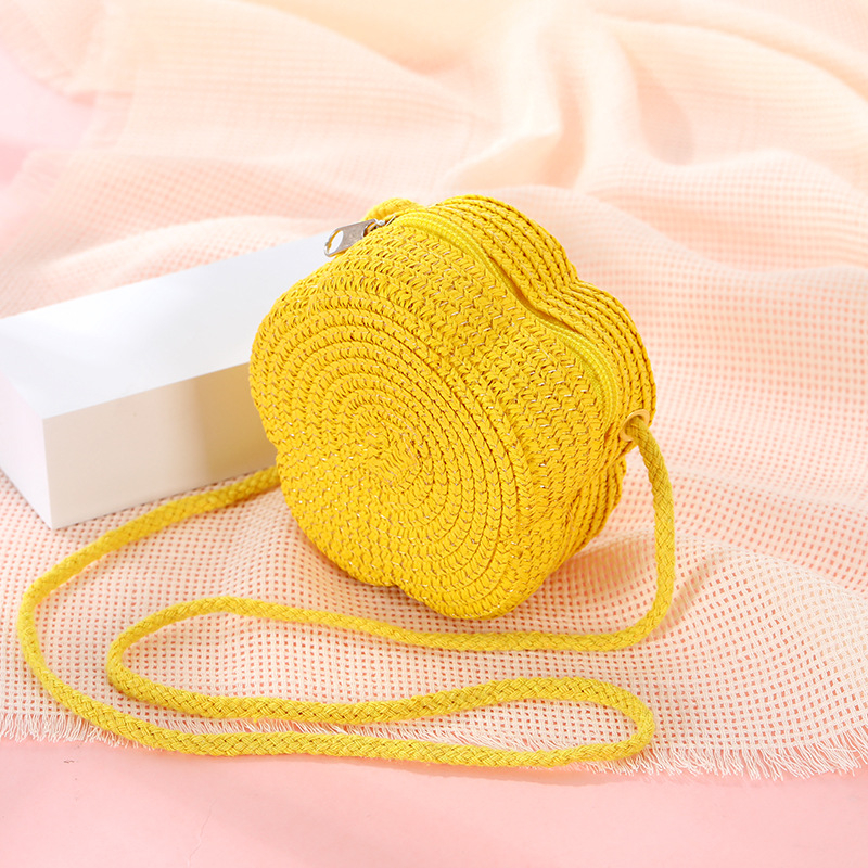 Vasaras ceļojumu salmu austa soma, ziedu austa soma sievietēm 2025. gadā, jauna, bērnu jauka salmu pludmales soma, kas pārnēsājama pie pleca pie jūras