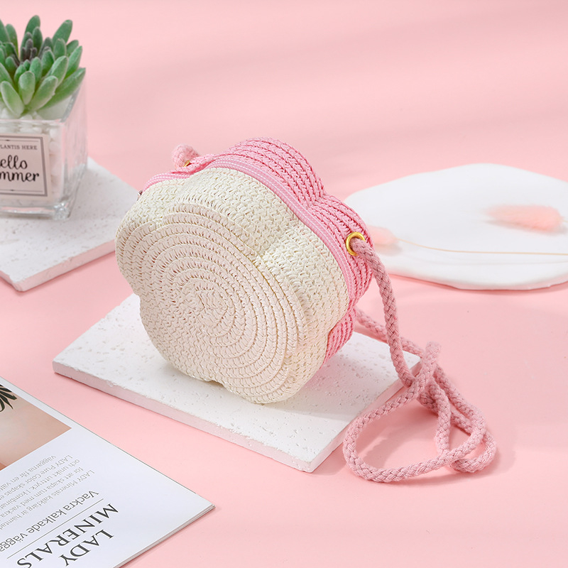 Vasaras ceļojumu salmu austa soma, ziedu austa soma sievietēm 2025. gadā, jauna, bērnu jauka salmu pludmales soma, kas pārnēsājama pie pleca pie jūras