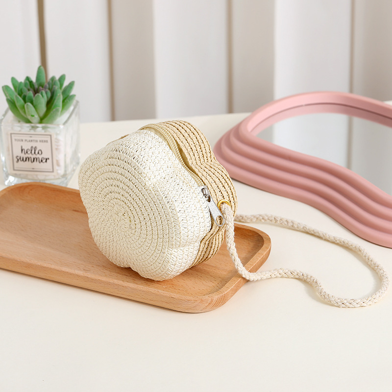 Vasaras ceļojumu salmu austa soma, ziedu austa soma sievietēm 2025. gadā, jauna, bērnu jauka salmu pludmales soma, kas pārnēsājama pie pleca pie jūras