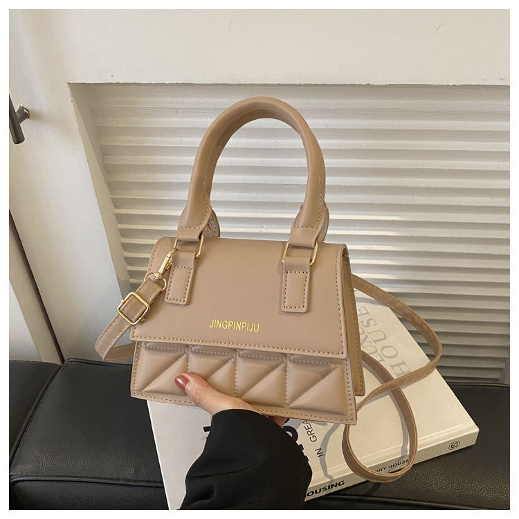 Užsienio prekybos vieno peties maža kvadratinė moteriška rankinė 2025 m. pavasario ir vasaros nauja madinga rankinė-pasiuntinio formos, skirta daugeliui didmeninės prekybos pirkimų